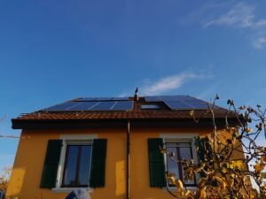 Installation solaire dans le canton de Vaud : pourquoi certains regrettent et comment l’éviter