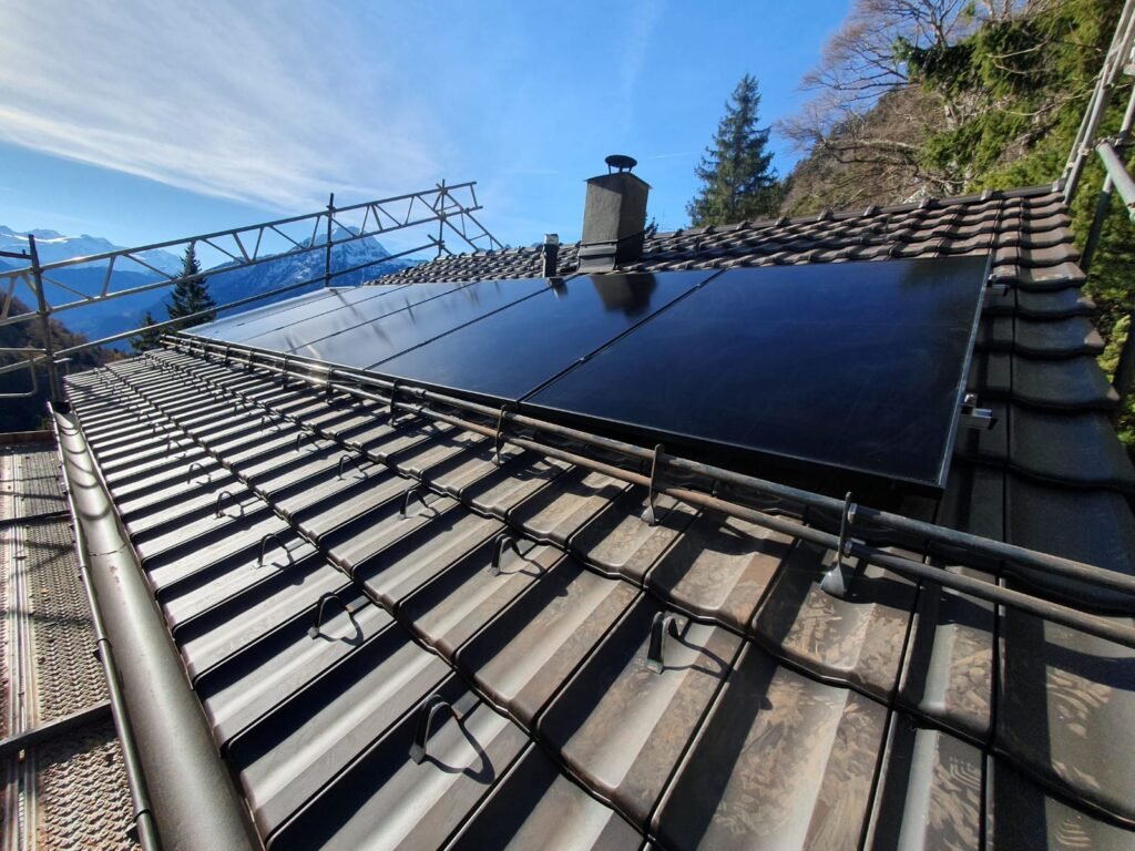 Mobilité et solaire dans le canton de Vaud : un foyer peut-il devenir autonome ?